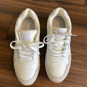 Womens Reebok white 8.5 sneakers never worn